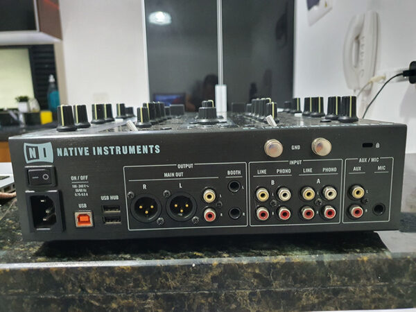 C504B909-83BB-486F-8E2B-B90035CE9543