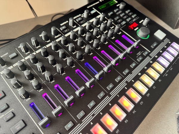 Roland TR-8S
